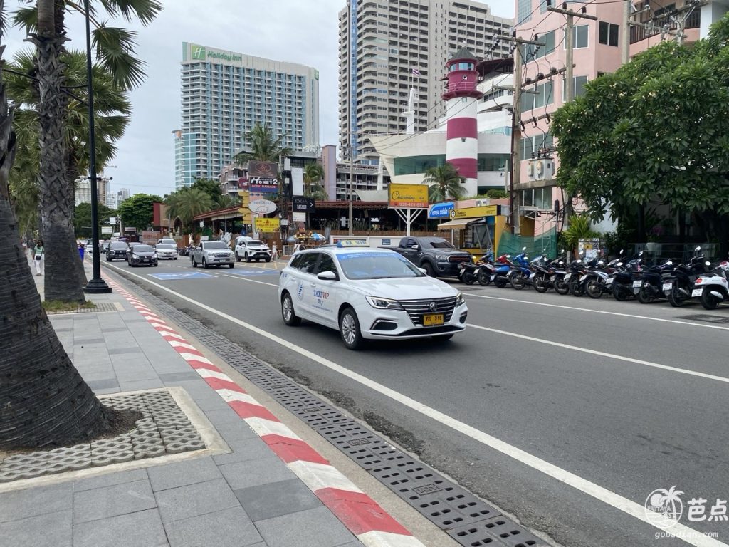 芭提雅租摩托车